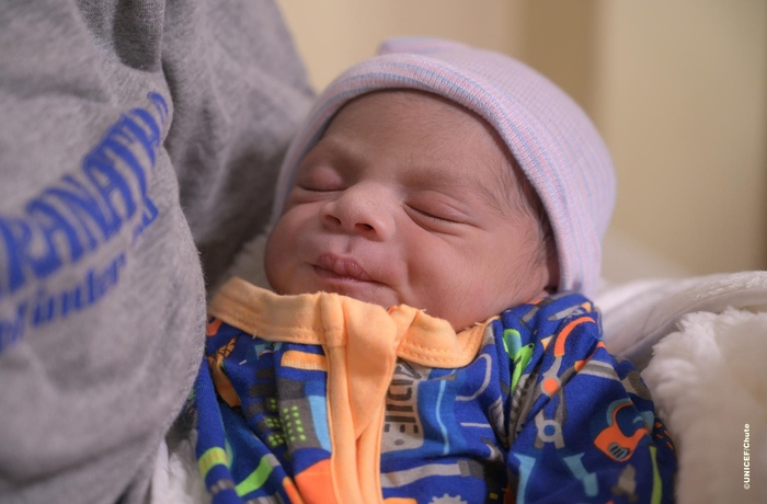 Mitieli Digitaki a healthy baby boy weighing 2.9 kilograms was born at the Nausori Maternity Hospital at 12.10am, 1st Jan 2020. UNICEFPacific/2020/Chute