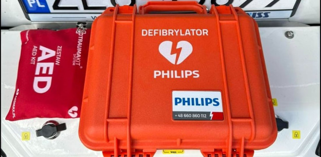 Nowy defibrylator AED w OSP Łosośnica. Cenny gest radnej i ambitne plany sołectwa