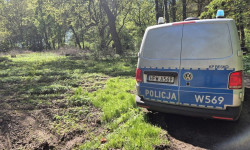 Uciekał skuterem, porzucił pasażerkę i schował się w... lodówce. Niezwykła akcja policjantów z Reska