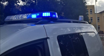 Wzmożone patrole policji przed szkołami w powiecie łobeskim. Służby dementują plotki o zatrzymaniach w Resku